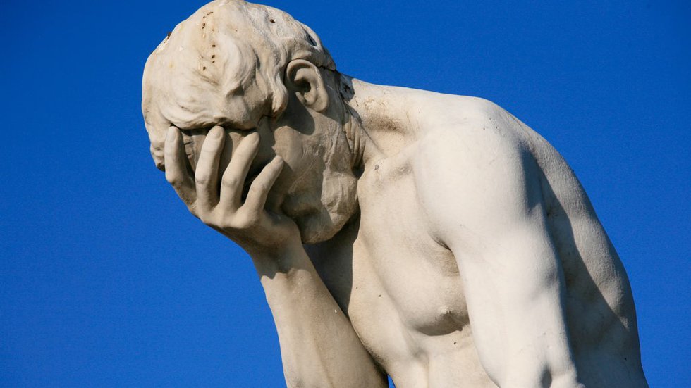 Paris_Tuileries_Garden_Facepalm_statue.jpg