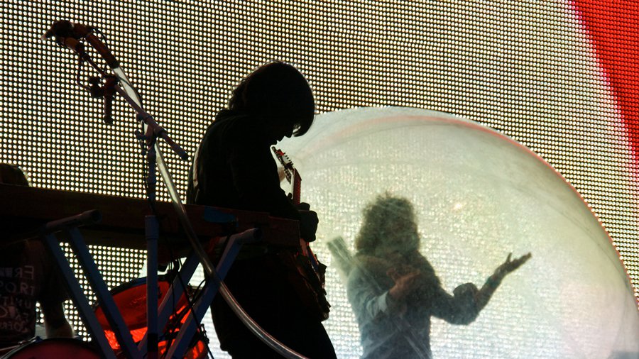 The_Flaming_Lips_at_Jodrell_Bank_Live_2.jpg