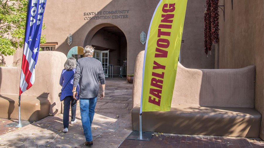 News1-MAIN-Voting-People-Walking-In.jpg