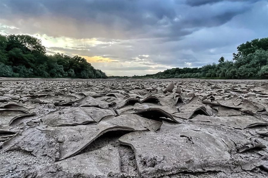 Cover-3-Dry-river-bed.jpg